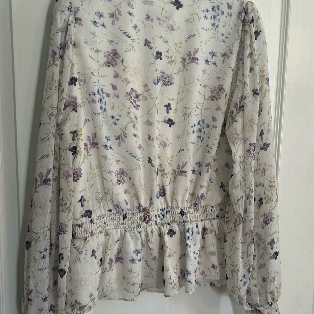 Express long sleeve women’s size medium blouse. - Picture 10 of 13